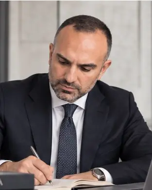 Avv. Fabrizio Franco al lavoro su un fascicolo